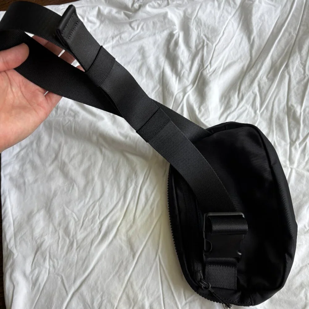 Lululemon Everywhere Belt Bag 1L in Black - Picture 6 of 7